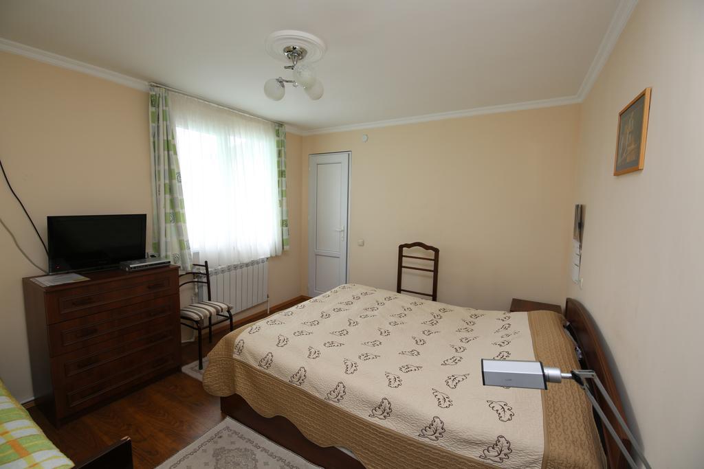 Guest House Green House Sugdidi Exterior foto