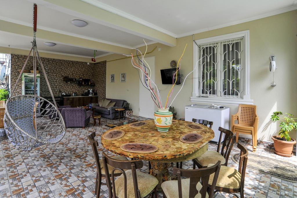 Guest House Green House Sugdidi Exterior foto